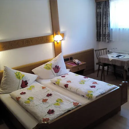 Gaestehaus Alpenruh Holzgau Esterno foto