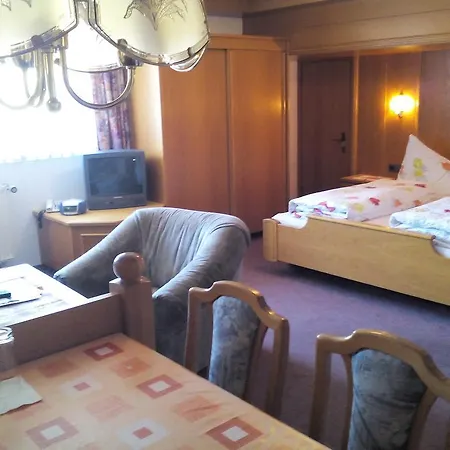 Gaestehaus Alpenruh Holzgau Esterno foto