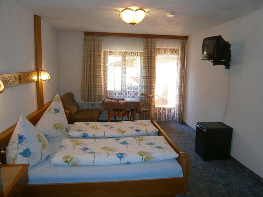 Gaestehaus Alpenruh * Holzgau