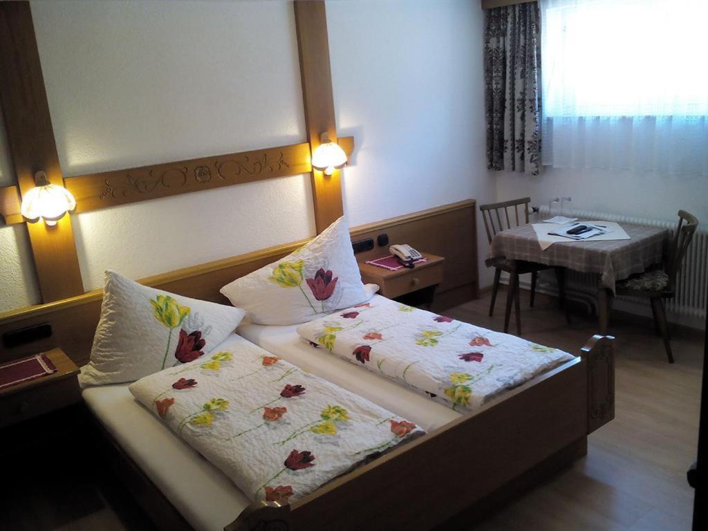 Gaestehaus Alpenruh * Holzgau