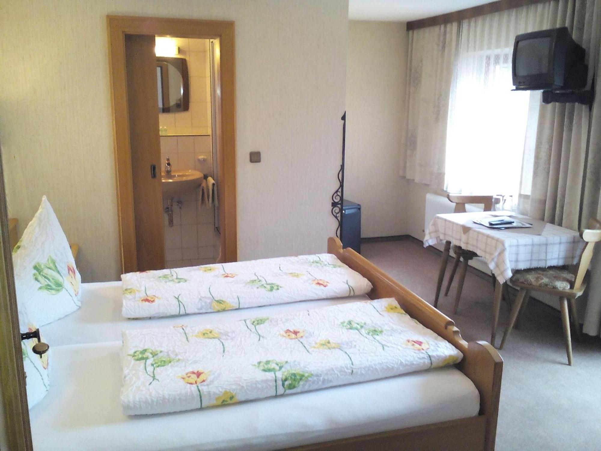 Apartment Gaestehaus Alpenruh Holzgau