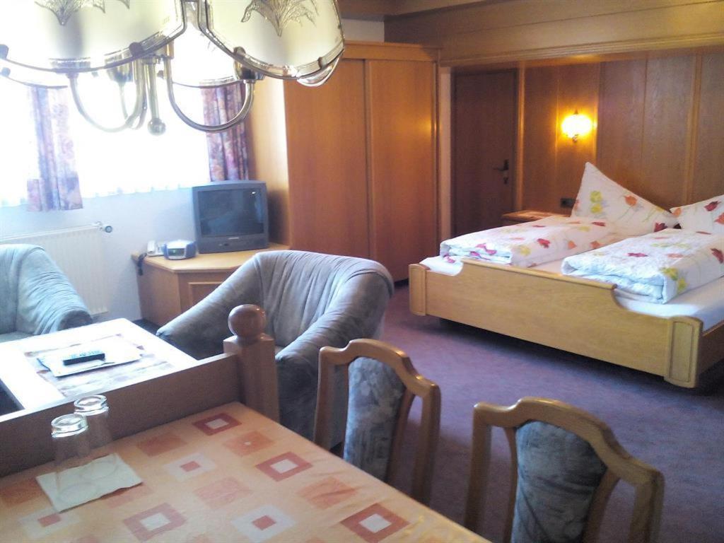 Gaestehaus Alpenruh * Holzgau