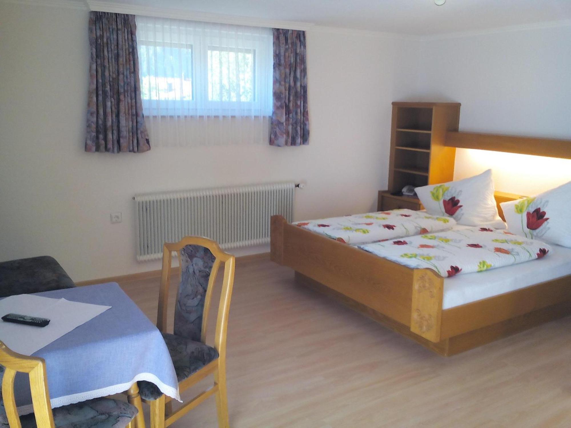 Apartment Gaestehaus Alpenruh Holzgau