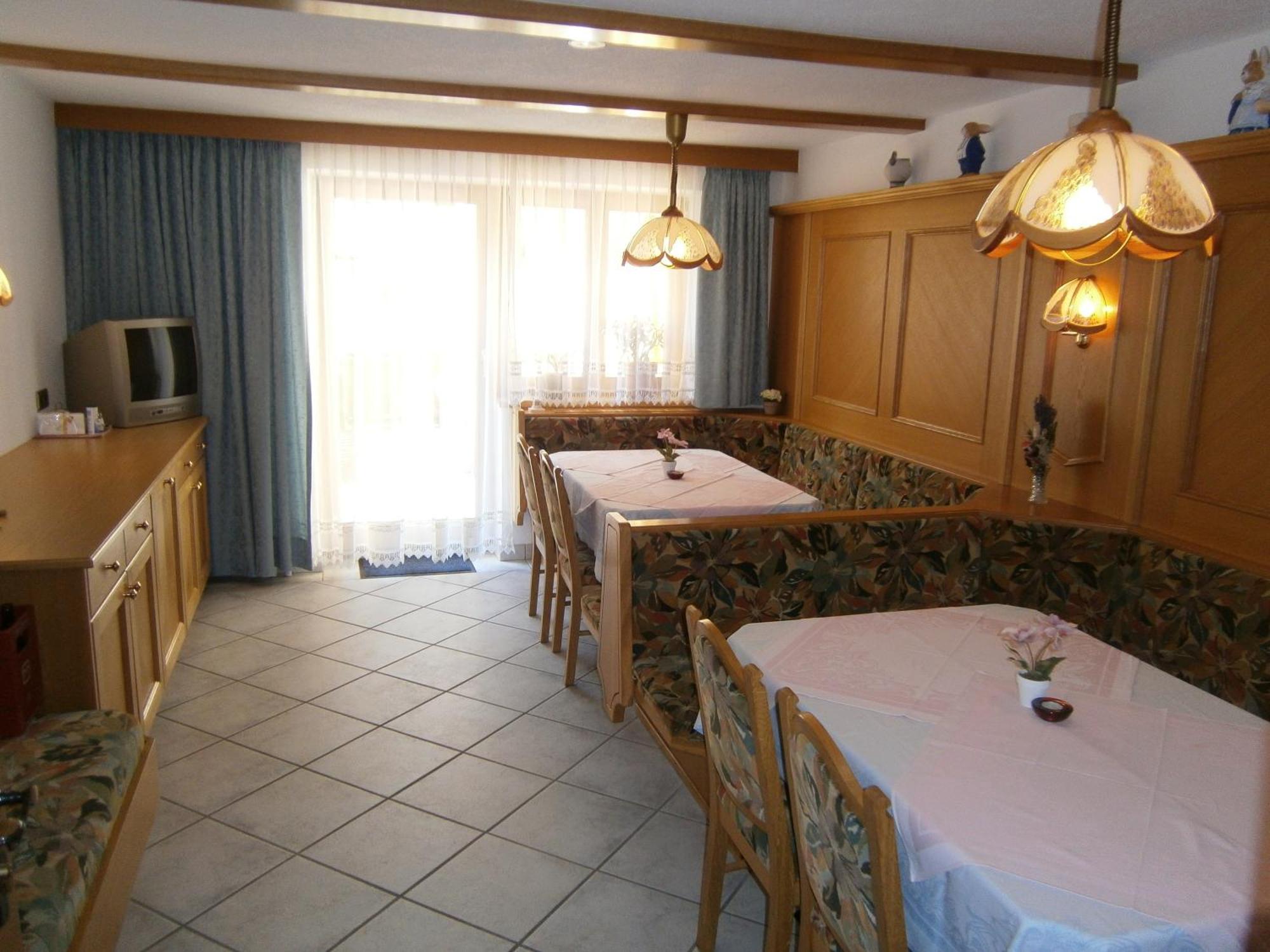 Gaestehaus Alpenruh * Holzgau